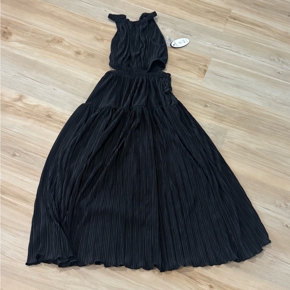 Dresses & Skirts - Elegant Black Sleeveless Dress